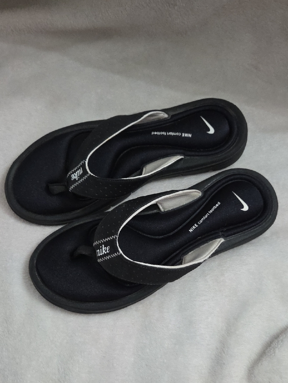 Nike Black Comfort Foam Flip Flops Size 7